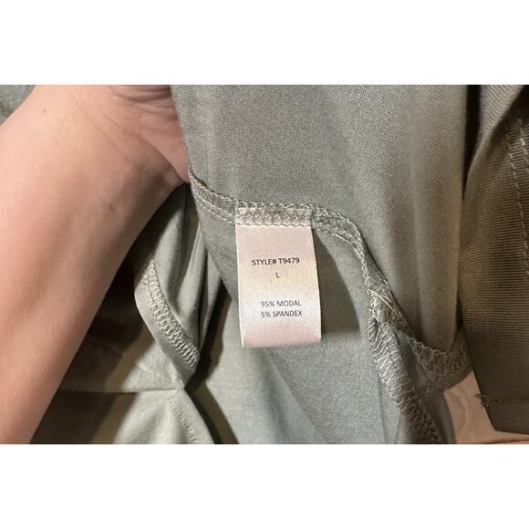 Rae Mode Top Women’s Size L V Neck High Low Modal Sage Comfort Casual NWT - Picture 5 of 5